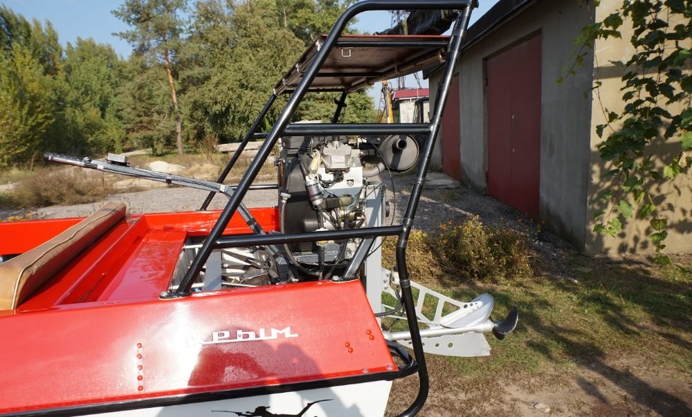 Лодку "КРЫМ", с мотором болотоходом + лафет.