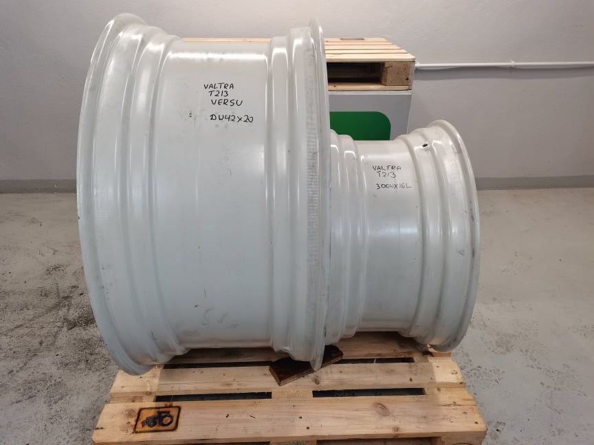 Felga Valtra T213 Versu {DW 30X16L}