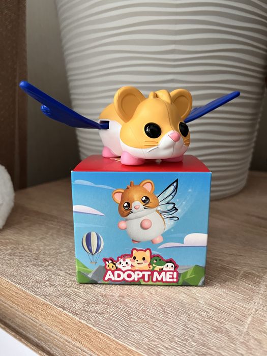 Adopt me іграшка з McDonald’s