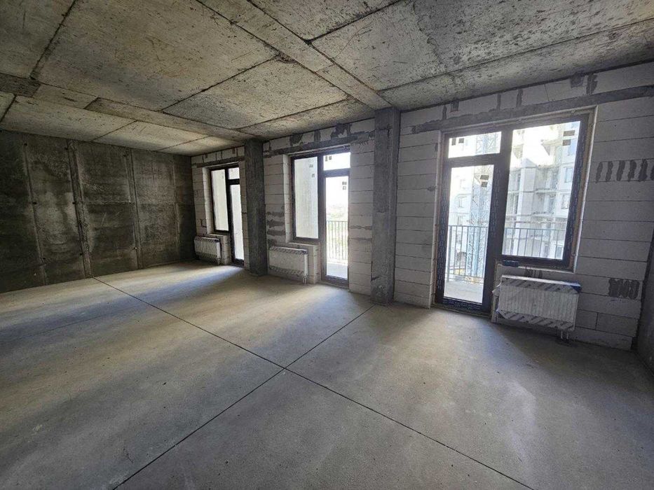 Продаётся просторная квартира в современном жилом комплексе Посейдон