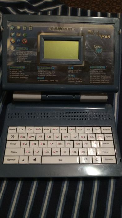 Детская развивающая игрушка ноутбук б/у.игрушка