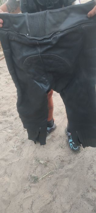 Мотоштани шкіряні.