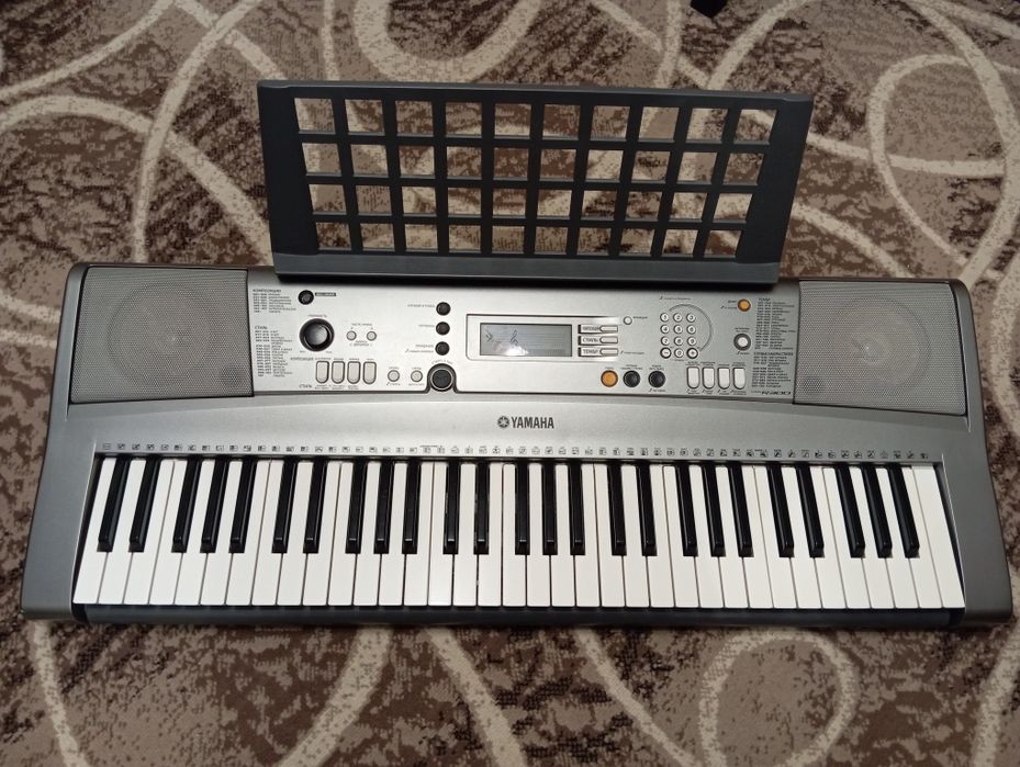 Синтезатор YAMAHA PSR-R300