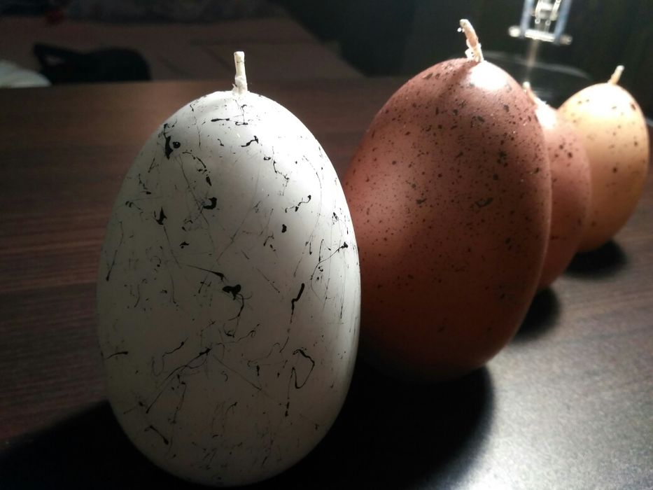 Duża świeca jajo nakrapiane białe 14cm