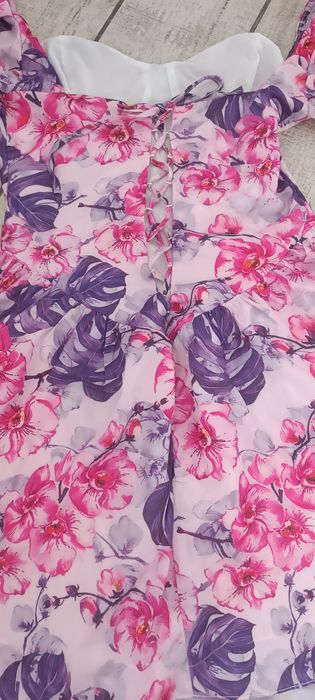 Cudowna sukienka Exclusive Butik wiązana na plecach