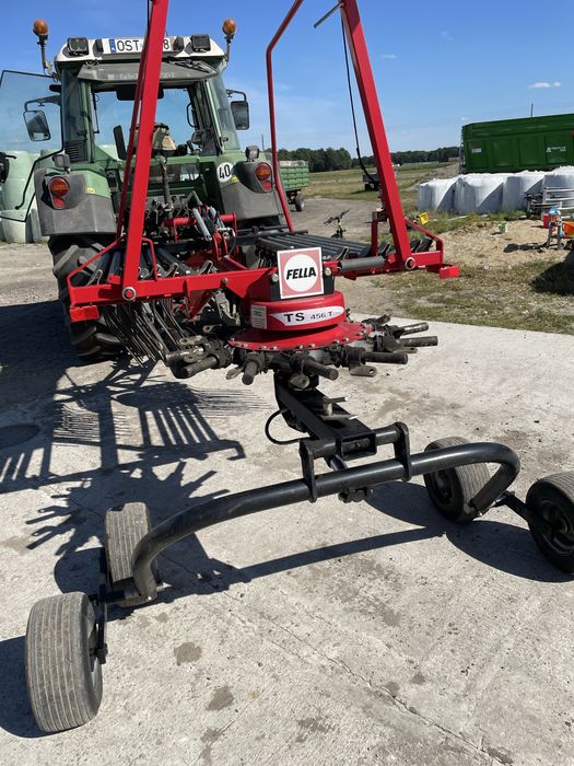 Zgrabiarka karuzelowa Fella TS 456 T szerokość robocza 4,5 m