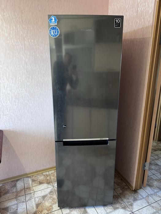Холодильник Samsung