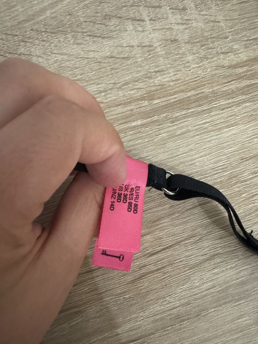 Czarny biustonosz 80D hunkemoller
