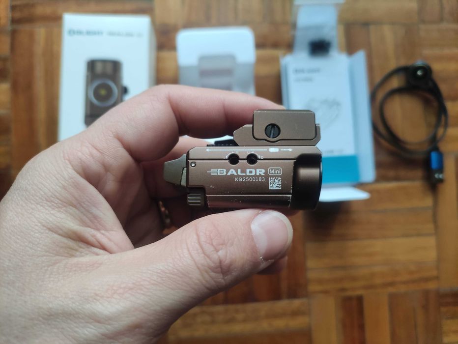 Olight Baldr Mini com laser verde - lanterna de pistola