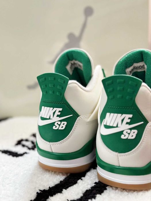 Jordan 4 Retro SB Pine Green-Rozmiar 42
