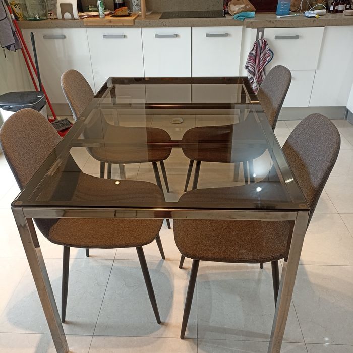 Mesa e 4 cadeiras