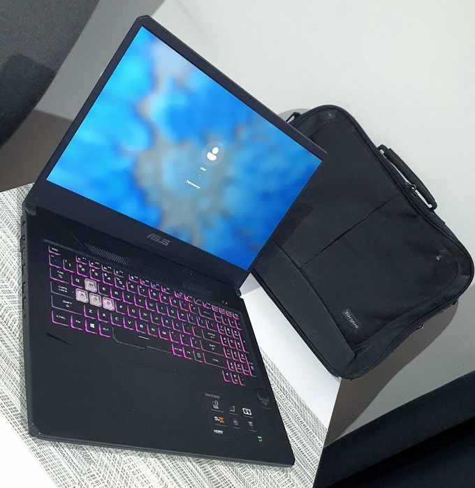 Asus TUF Gaming 17,3" 120HZ Ryzen™ 7/GeForce®/32GB/RGB/1,5TBNvme/Torba