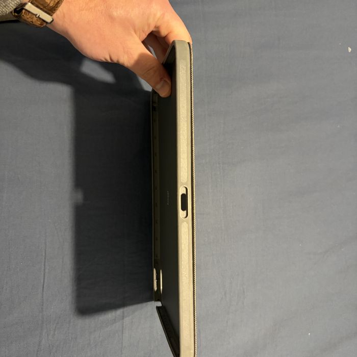 Etui Logitech Combo Touch do iPad 10. / 11. Gen (A16) stan BDB, PL