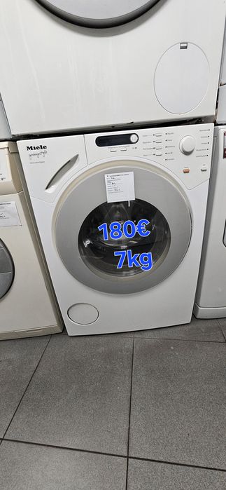 Máquinas de lavar roupa usadas disponíveis.