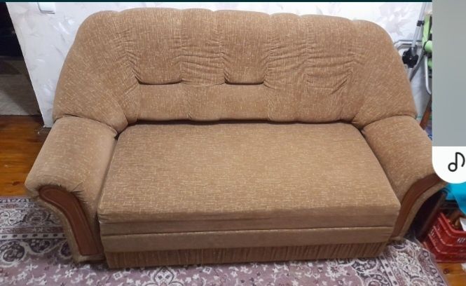 Диван в не поганому стані срочно