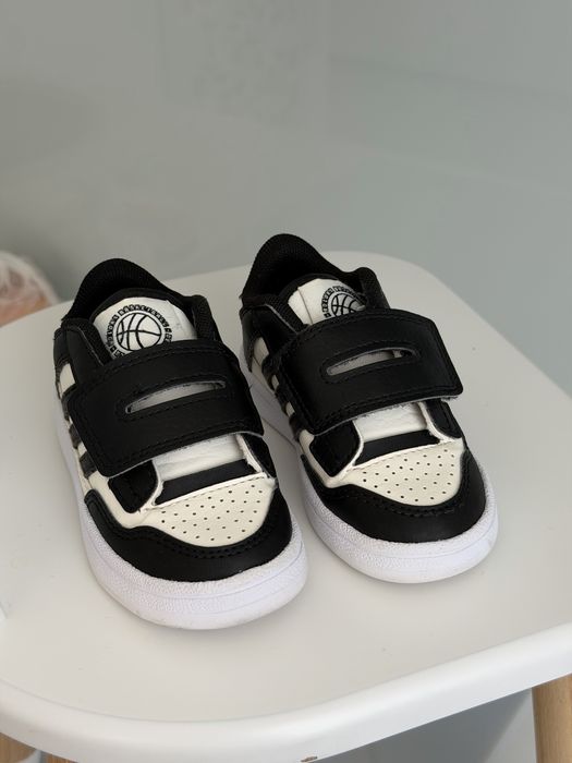 Дитячі кросівки Adidas