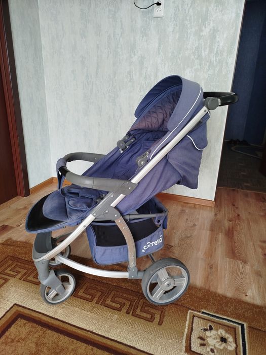 Прогулочна коляска