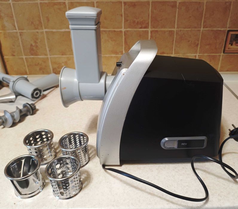 Электромясорубка Bosch MFW68660 2200W мощная крутая многофункциональна