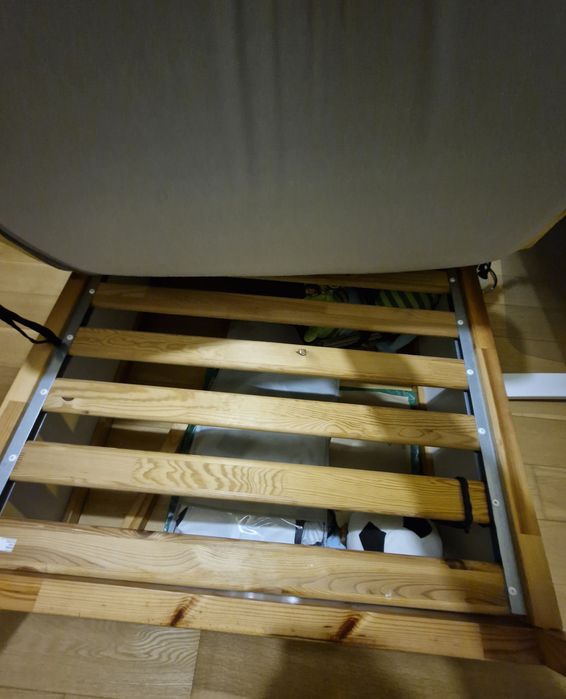 Cama reversível (Ikea, modelo Kura)