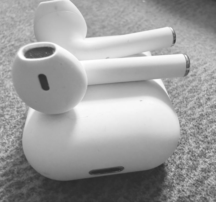 Продам наушники AirPods