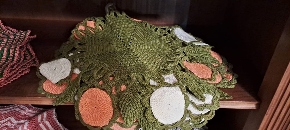 Conjunto de 8 naprons de renda feito à mao