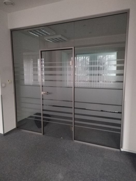 Witryna szklana biurowa ok 300 x 270
