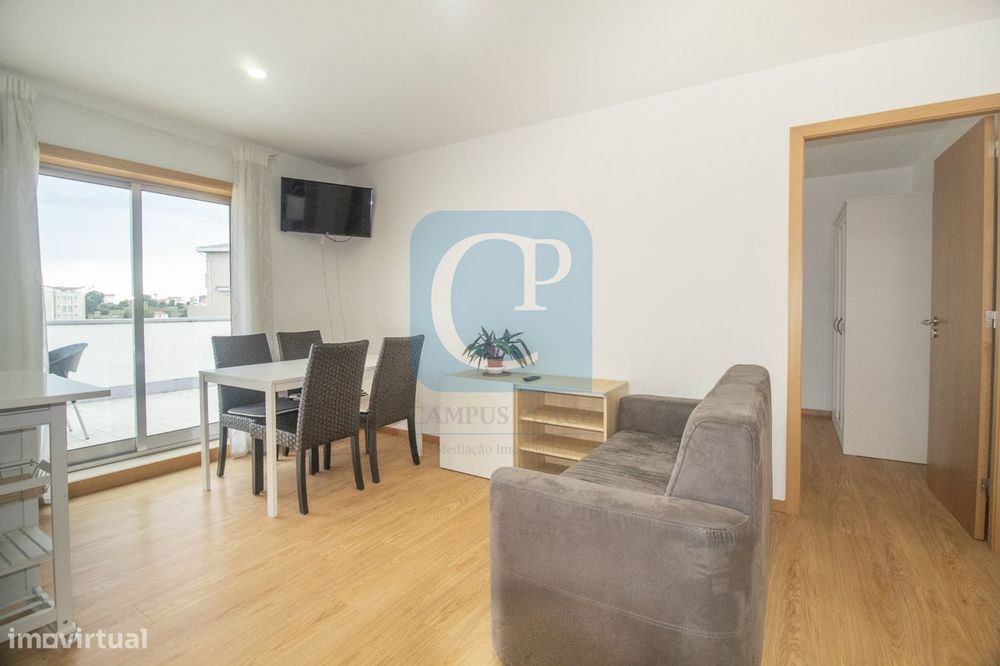 Apartamento T3 renovado com terraço, ao ISCAP e 900mts H.S.João