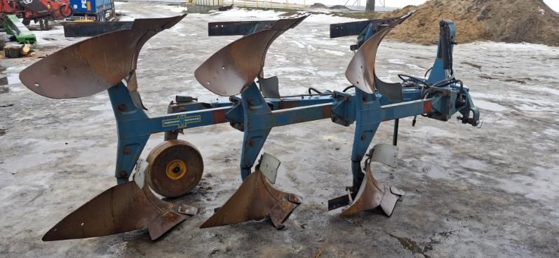 Pług Overum 3 skibowy na hydraulice