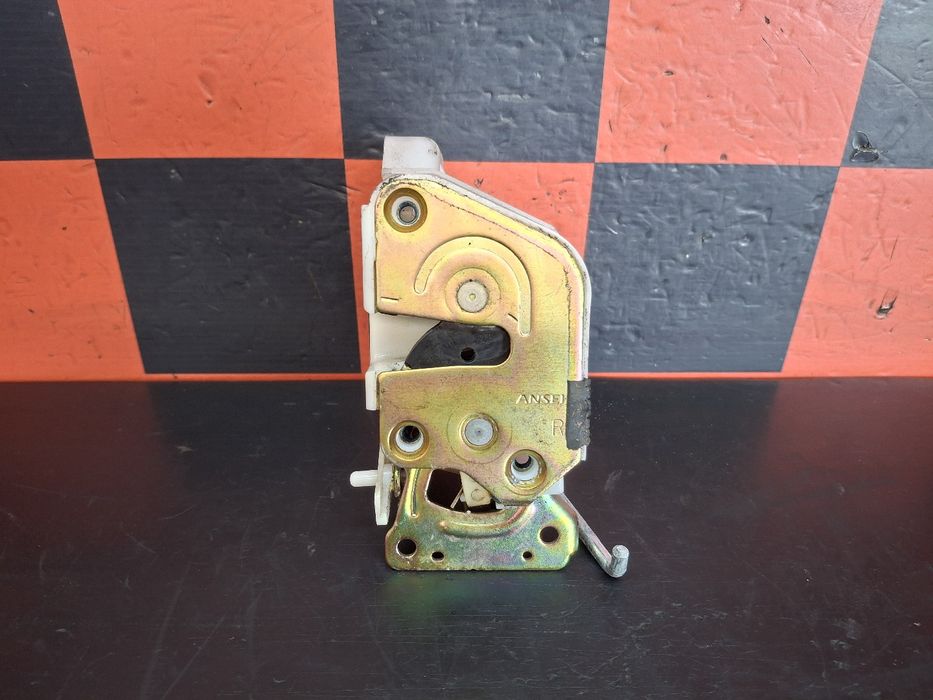 Fechadura / fecho porta trás direito MITSUBISHI Pajero Sport I (K7_, K