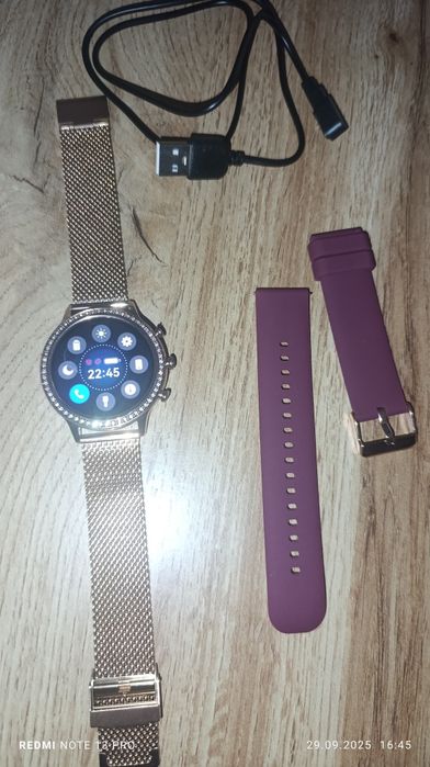 Piękny damski zegarek smartwatch z cekinami