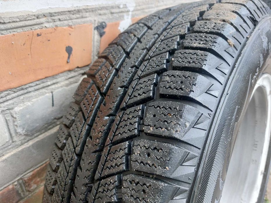 Зимова резина 205 70 R 15