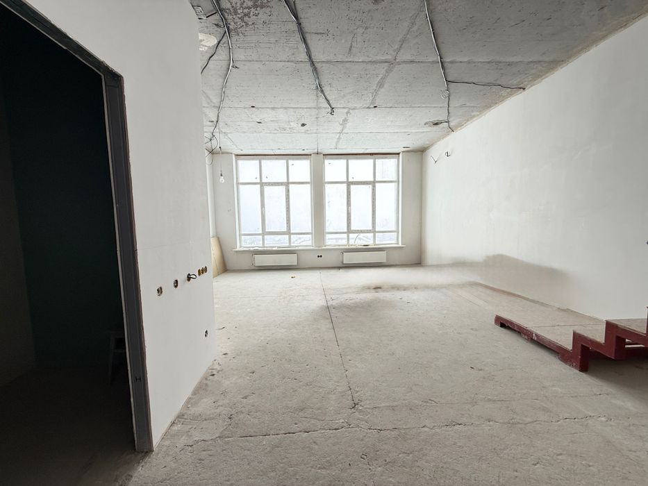 Продаж пентахуса част. ремонтом. З великою терассою. Без комісії