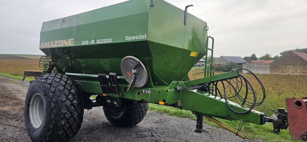 Rozsiewacz wapna Amazone ZGB 8200