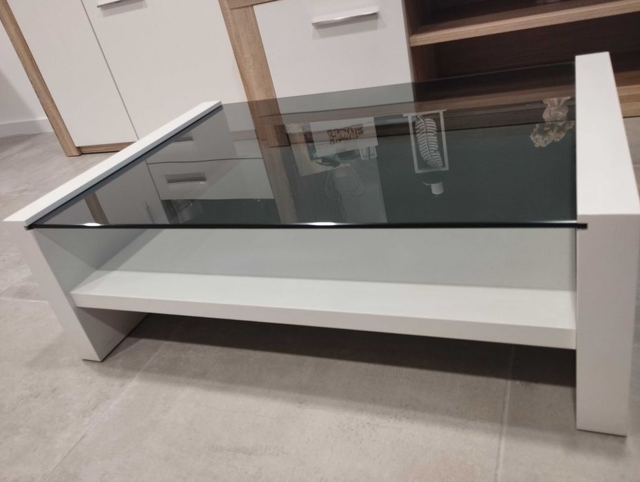 Mesa de centro com vidro