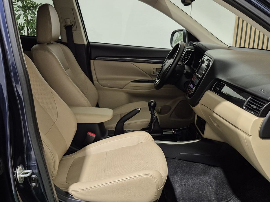Mitsubishi Outlander 2.2DI-D 7 LUGARES - 109.000KM | GARANTIA | NAC