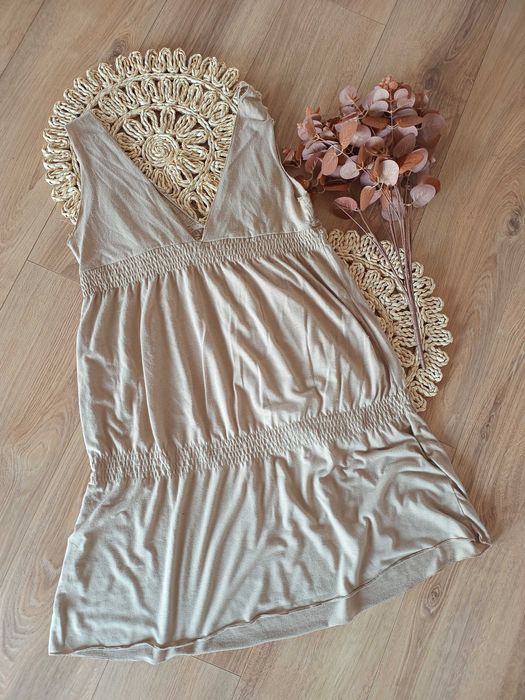 sliczna cekinowa bezowa pastelowa tunika z dekoltemV cekiny 38M bluzka