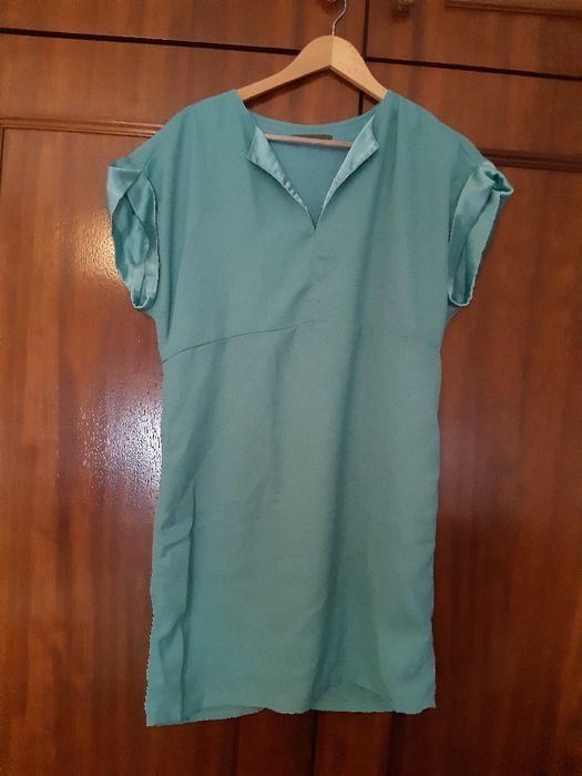 Vestido verde com detalhes em cetim