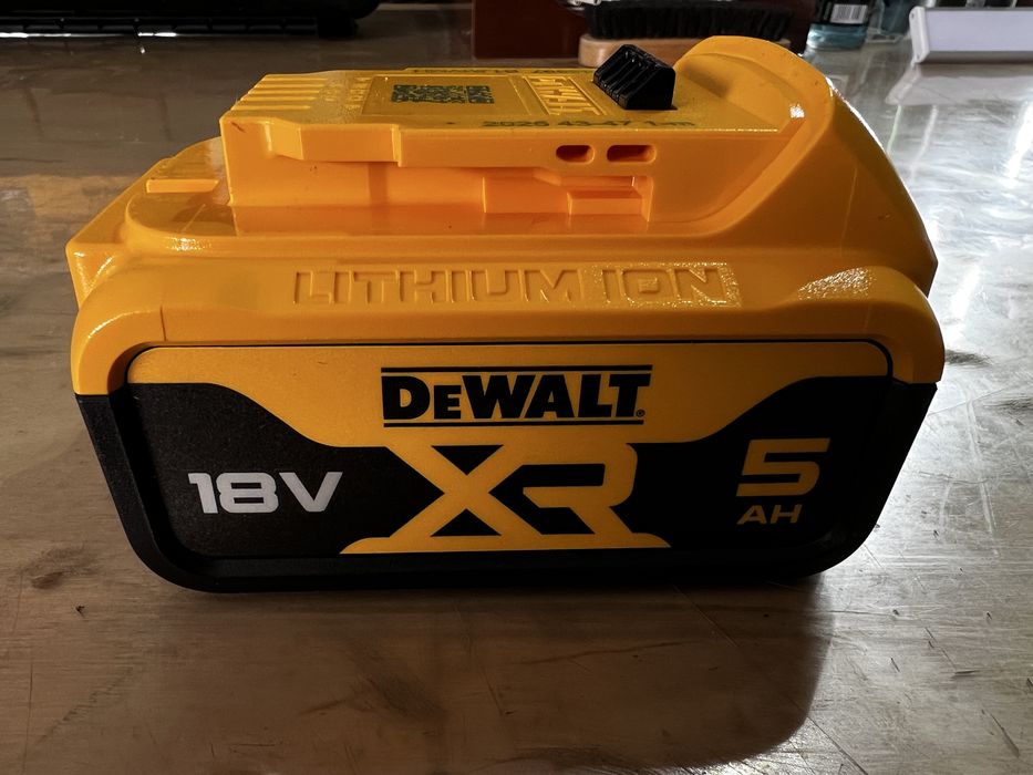 Акумулятор DeWalt DCB184 18v 5AH новий