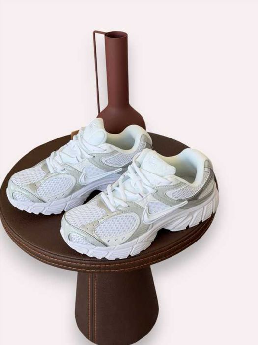Кроссовки Nike V5 RNR White Metallic, кроссовки Найк, наложка