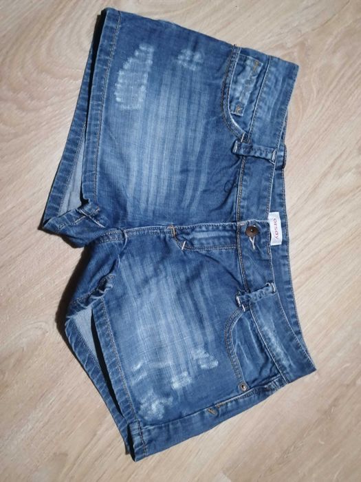 Krótkie jeansowe spodenki