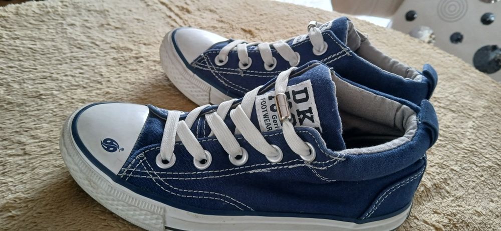 Trampki Dockers 34
