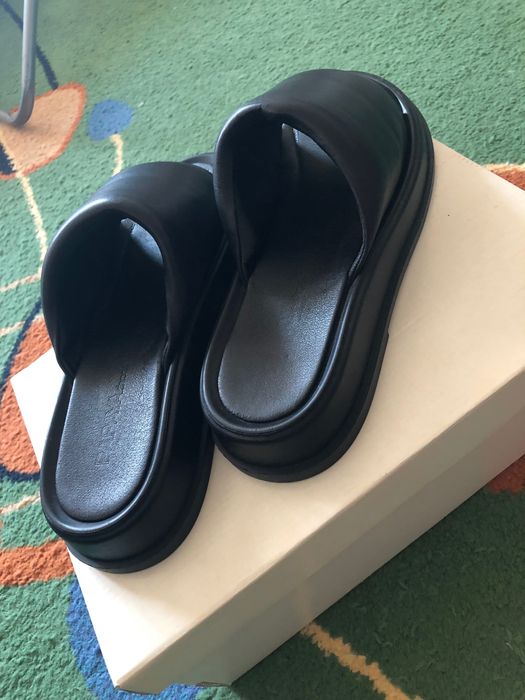 Шльопанці жіночі