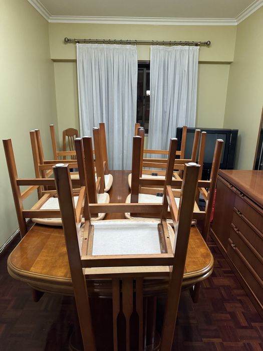 Conjunto de Mobília em Madeira Maciça de Cerejeira