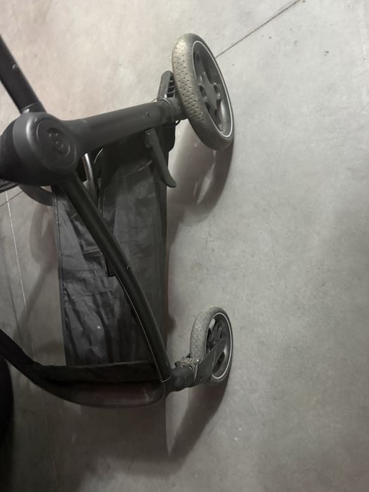 Carro bebe  MAXI-COSI como novo . Usado 3-4 meses
