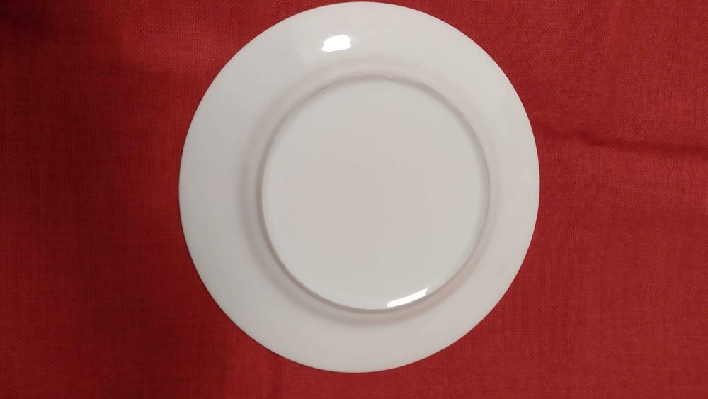 Prato porcelana gravura de veleiro,  rebordo dourado, sem marca