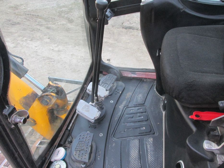 mini koparka JCB 8018