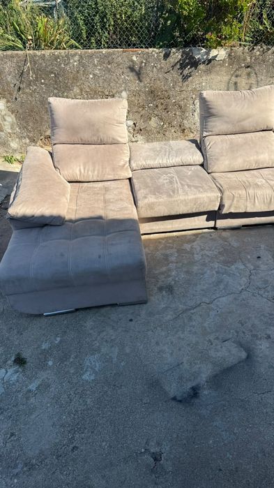 Sofá Chaiselongue Canto em Tecido Bege / Cinza Claro (Com Assentos Extensíveis)