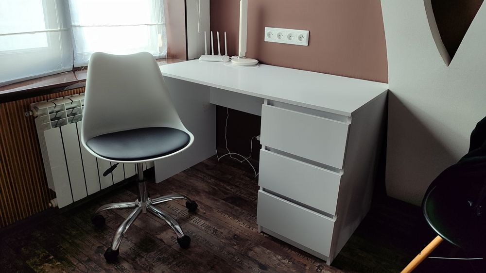 Письменный стол со стулом