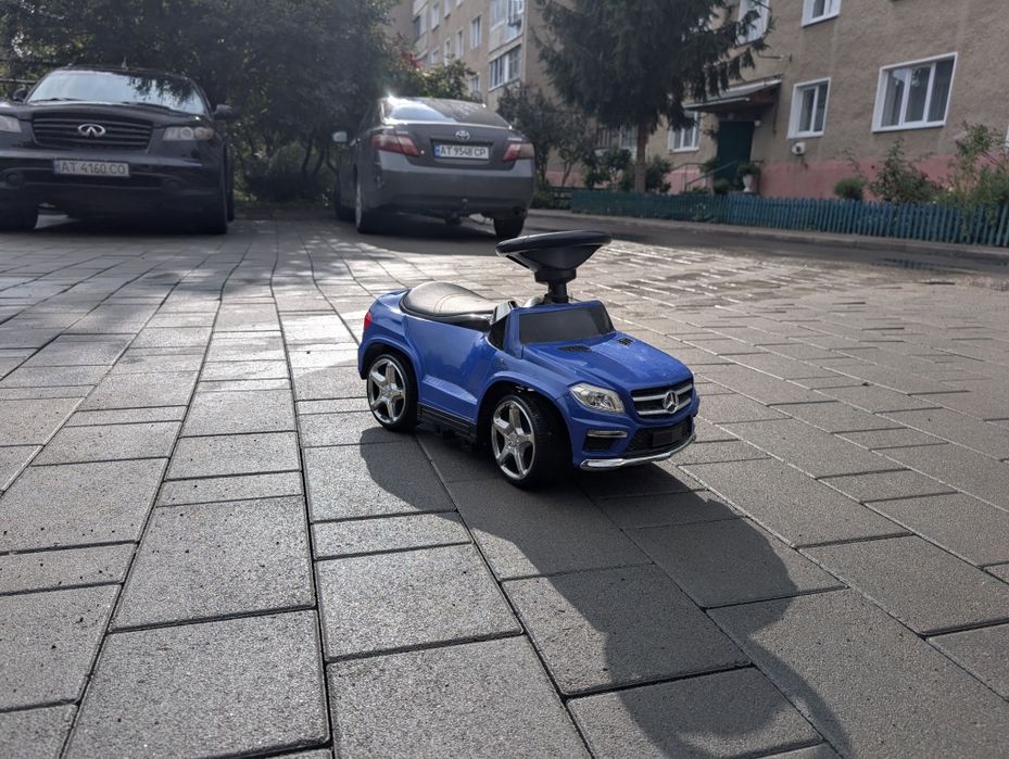 Дитяча машина-толокар / електромобіль Mercedes-Benz (синій)