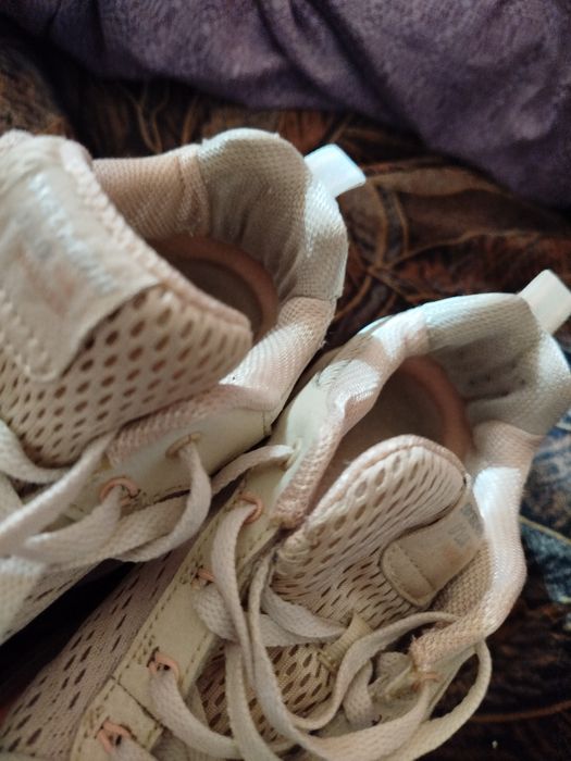 Продам кросівки.